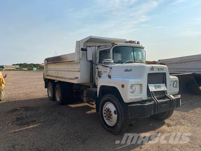 Mack DM686S ダンプ