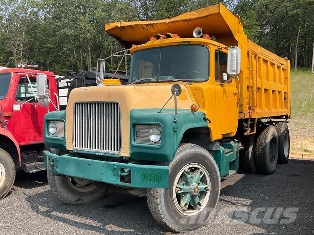 Mack DM686SX ダンプ