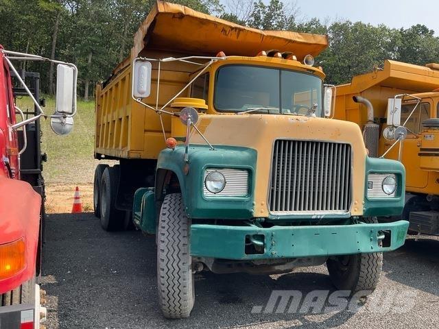 Mack DM686SX ダンプ