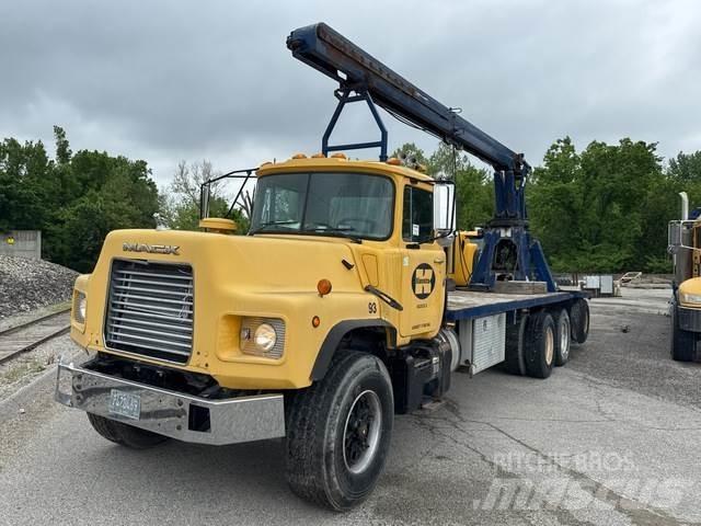 Mack DM688S その他トラック