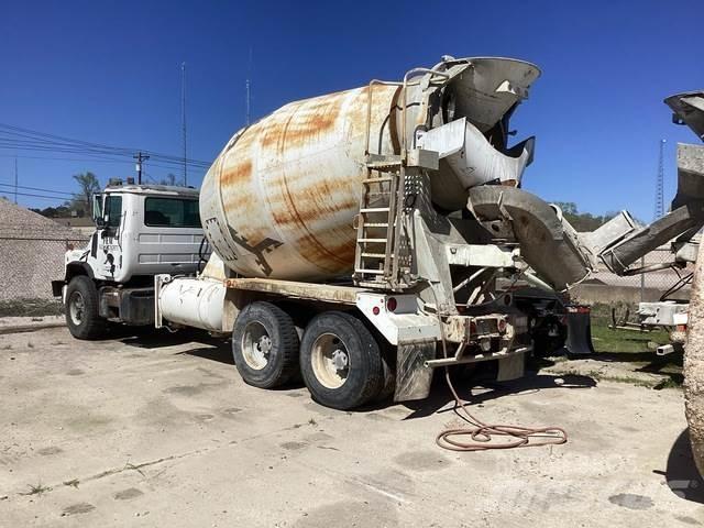 Mack DM690S その他トラック
