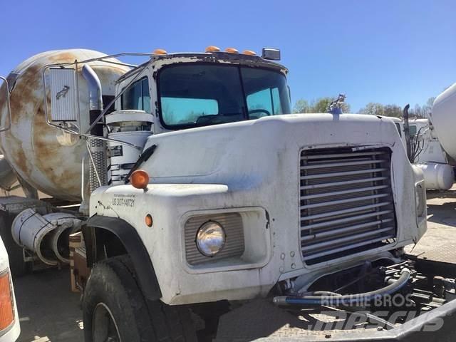 Mack DM690S その他トラック