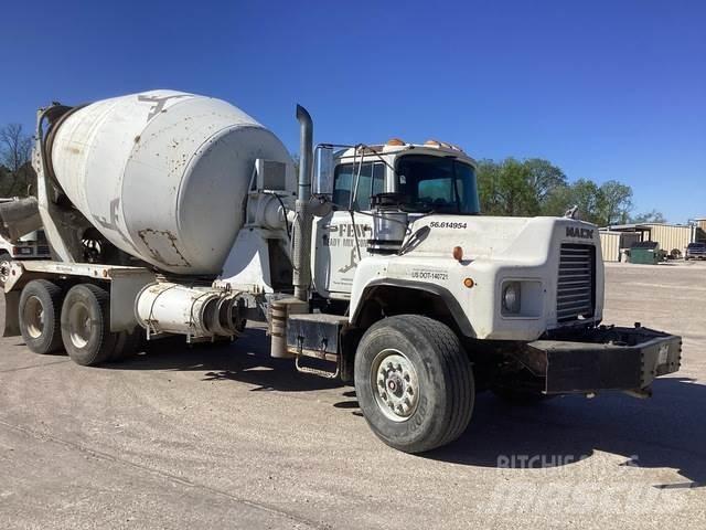 Mack DM690S その他トラック