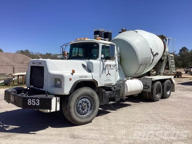 Mack DM690S その他トラック