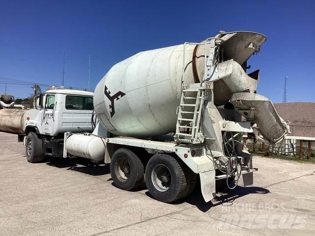 Mack DM690S その他トラック