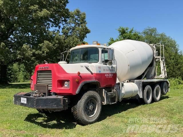 Mack DM690S その他トラック