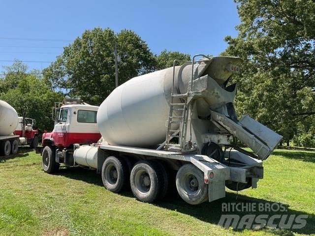 Mack DM690S その他トラック
