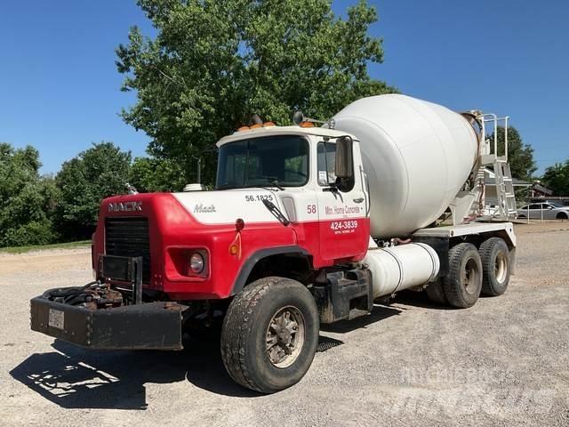 Mack DM690S その他トラック