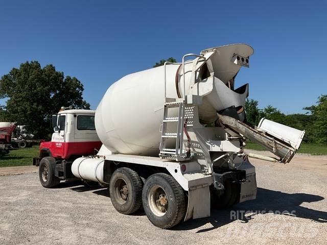Mack DM690S その他トラック