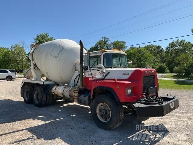 Mack DM690S その他トラック