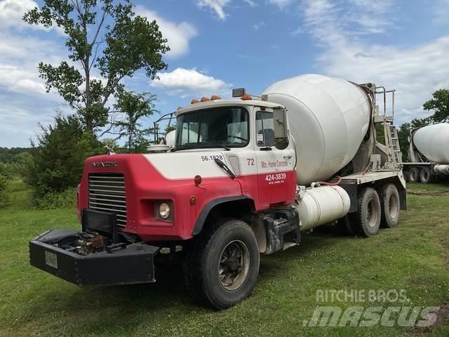 Mack DM690S その他トラック