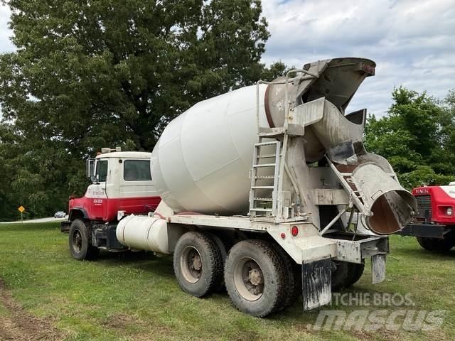 Mack DM690S その他トラック