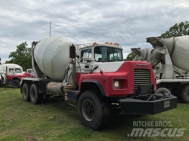 Mack DM690S その他トラック
