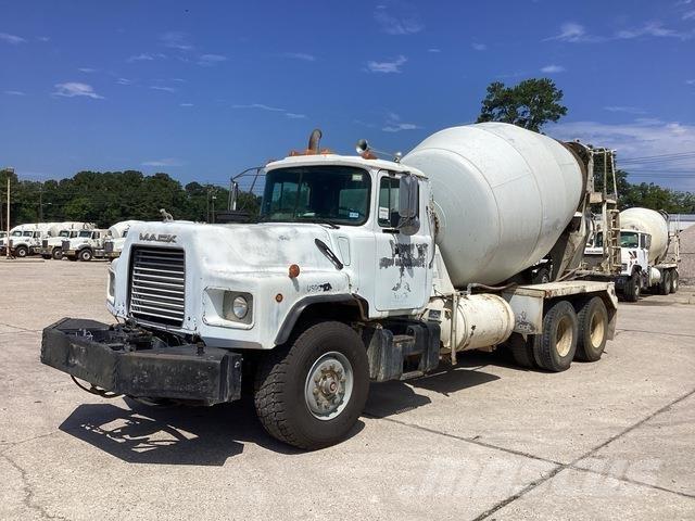 Mack DM690S その他トラック