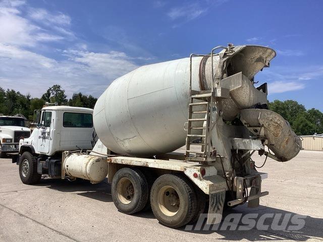 Mack DM690S その他トラック