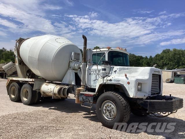 Mack DM690S その他トラック