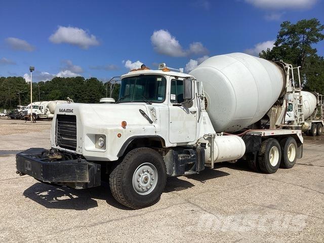 Mack DM690S その他トラック