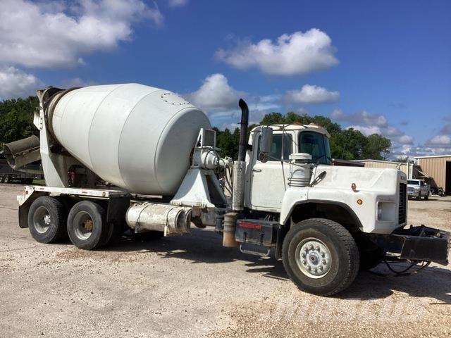 Mack DM690S その他トラック