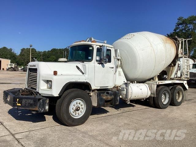 Mack DM690S その他トラック