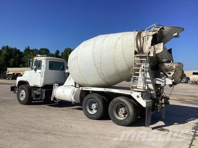 Mack DM690S その他トラック