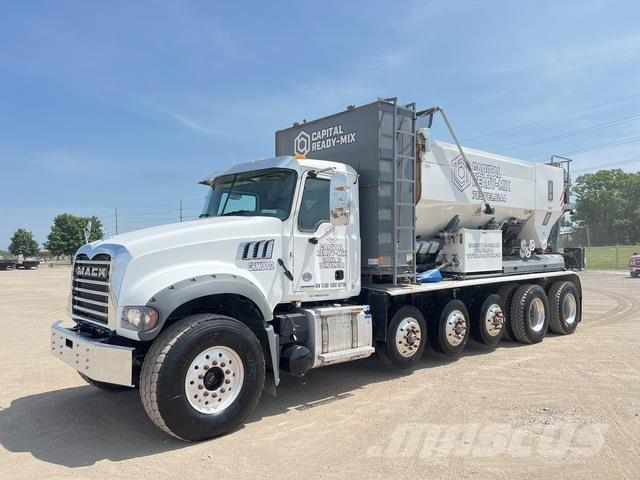 Mack GR64F ミキサー車