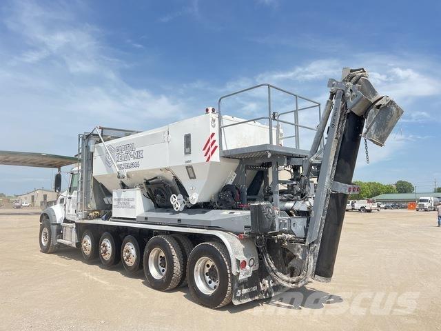 Mack GR64F ミキサー車