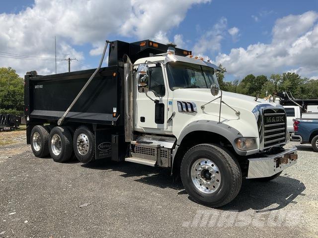 Mack GR64F ダンプ