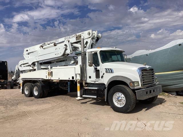 Mack GR64F コンクリートポンプ車