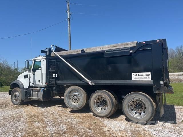 Mack GR84F ダンプ