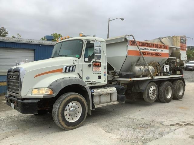 Mack Granite ミキサー車