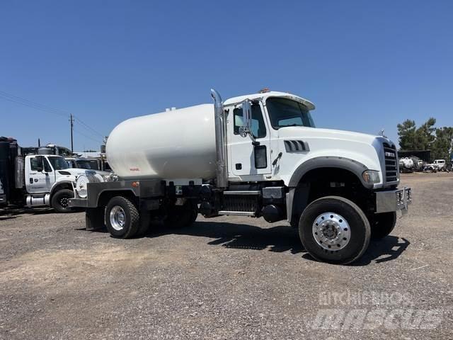 Mack GU432 タンカートラック