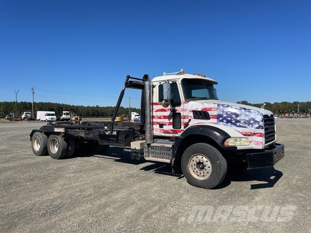 Mack GU533 アームロール