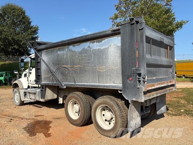Mack GU713 ダンプ
