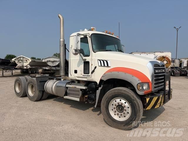 Mack GU713 中古トラクターヘッド | トレーラーヘッド