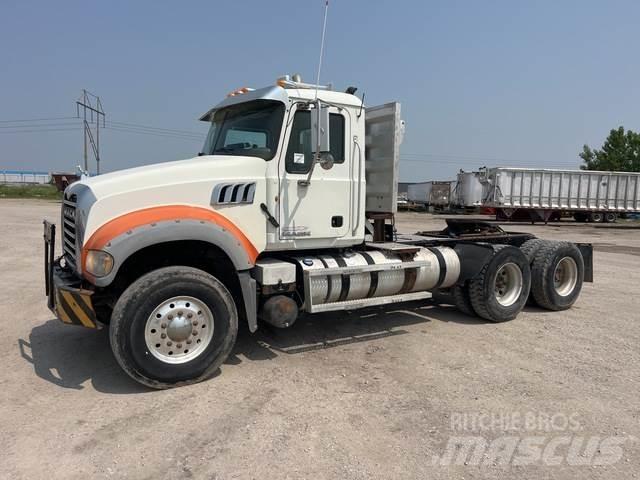 Mack GU713 中古トラクターヘッド | トレーラーヘッド