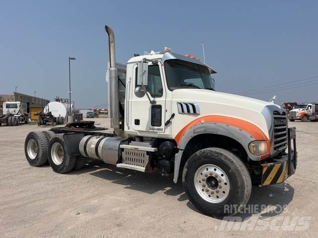 Mack GU713 中古トラクターヘッド | トレーラーヘッド