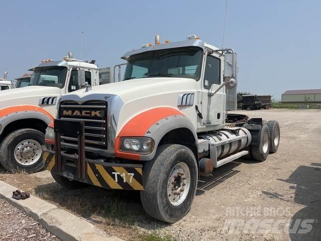 Mack GU713 中古トラクターヘッド | トレーラーヘッド