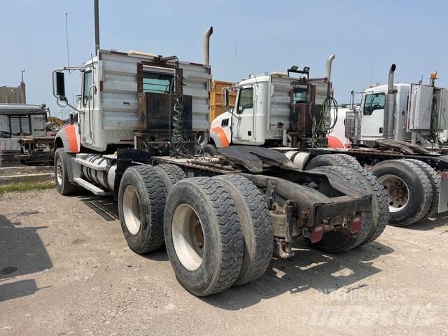 Mack GU713 中古トラクターヘッド | トレーラーヘッド
