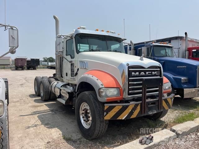 Mack GU713 中古トラクターヘッド | トレーラーヘッド