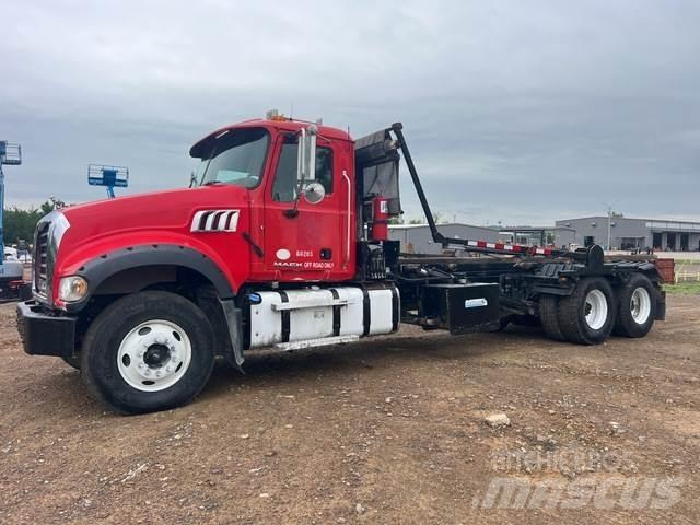Mack GU713 スキップローダートラック