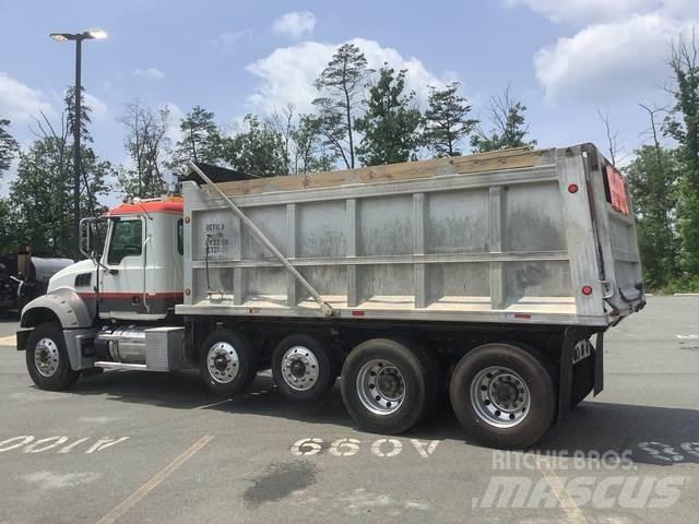 Mack GU713 ダンプ