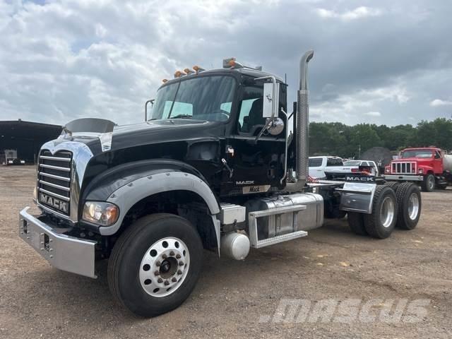 Mack GU713 中古トラクターヘッド | トレーラーヘッド
