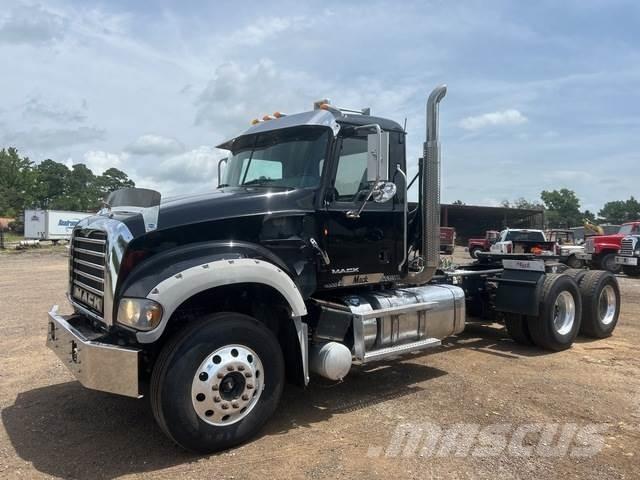 Mack GU713 中古トラクターヘッド | トレーラーヘッド