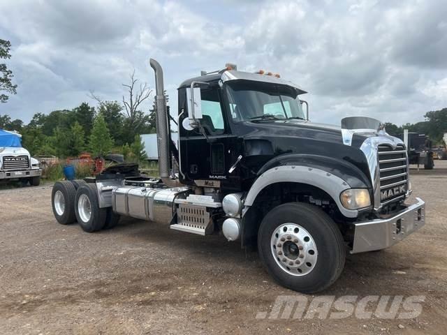 Mack GU713 中古トラクターヘッド | トレーラーヘッド