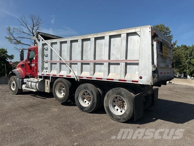 Mack GU713 ダンプ