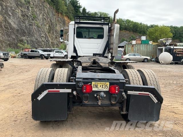 Mack GU713 中古トラクターヘッド | トレーラーヘッド