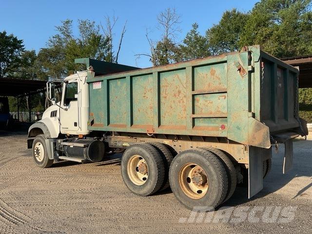 Mack GU713 ダンプ