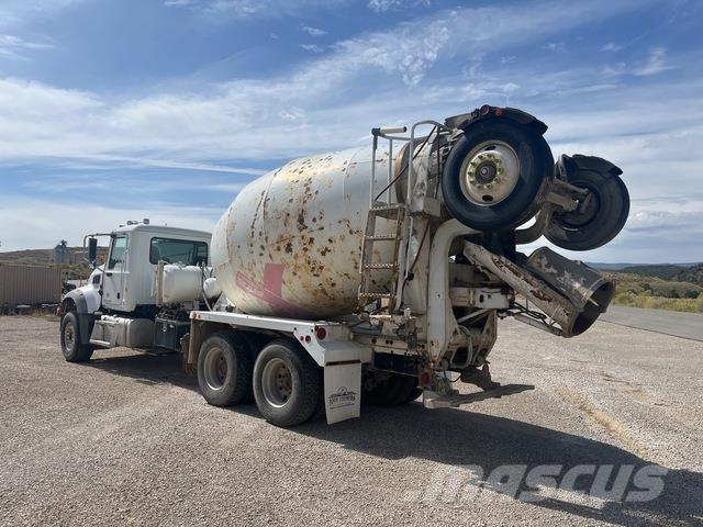 Mack GU713 その他トラック