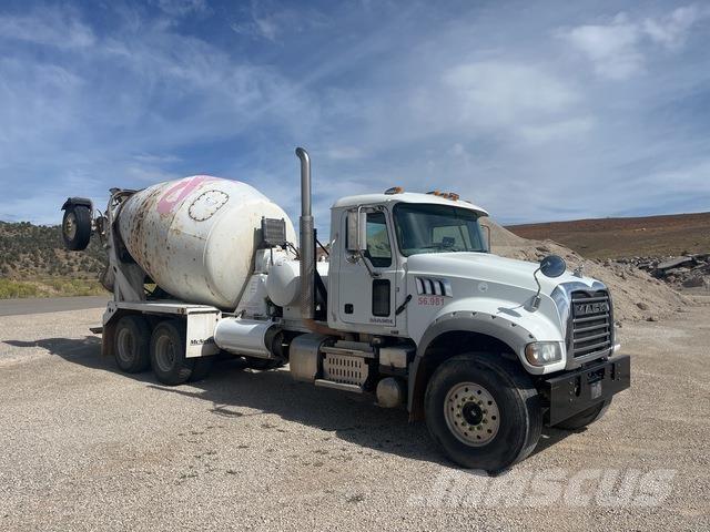 Mack GU713 その他トラック