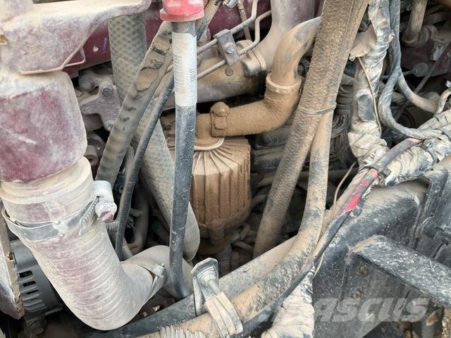 Mack GU713 平ボディー